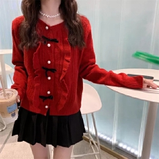 批发少女风红色圆领长袖短款木耳边蝴蝶结珍珠扣毛<b class='q'>针织</b>衫 显瘦气质