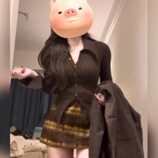 批发辣妹风咖啡色V领长袖收腰条纹毛针织套装 显瘦气质