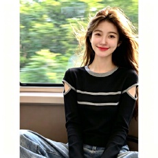 秋季新款时尚百搭圆领上衣女气显瘦条纹修身