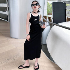 批发女童连衣裙<b class='q'>夏</b>装2025新款儿童洋气黑色吊带裙女大童<b class='q'>夏</b>季露腰背心裙