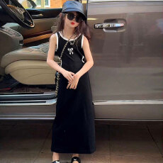 批发女童连衣裙<b class='q'>夏</b>装2025新款儿童洋气黑色吊带裙女大童<b class='q'>夏</b>季露腰背心裙