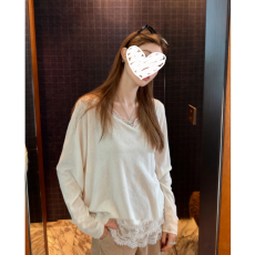 批发已出货 叠穿蕾丝拼接v领<b class='q'>长袖</b><b class='q'>打底衫</b>t恤女秋冬季新款宽松<b class='q'>长袖</b>上衣