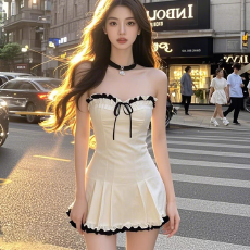 批发杏色短裙性感辣妹包臀连衣裙2025夏季新款抹胸高级感吊带裙子女