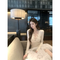 批发人棉磨毛秋冬氛围感心机叠穿v领<b class='q'>网纱</b>蕾丝拼接T恤上衣