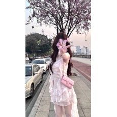 批发甜美立体花朵碎花飘带吊带连衣裙女2026<b class='q'>春</b>夏新款肌理感仙女短裙子