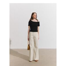 批发蕾丝拼接黑色斜肩短袖t恤女2026新款<b class='q'>夏</b>季设计感露肩辣妹短款上衣