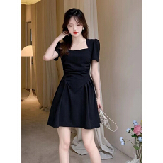 批发法式气质<b class='q'>赫本</b><b class='q'>风</b>小黑裙小众设计收腰显瘦方领纯欲甜辣连衣裙女夏季