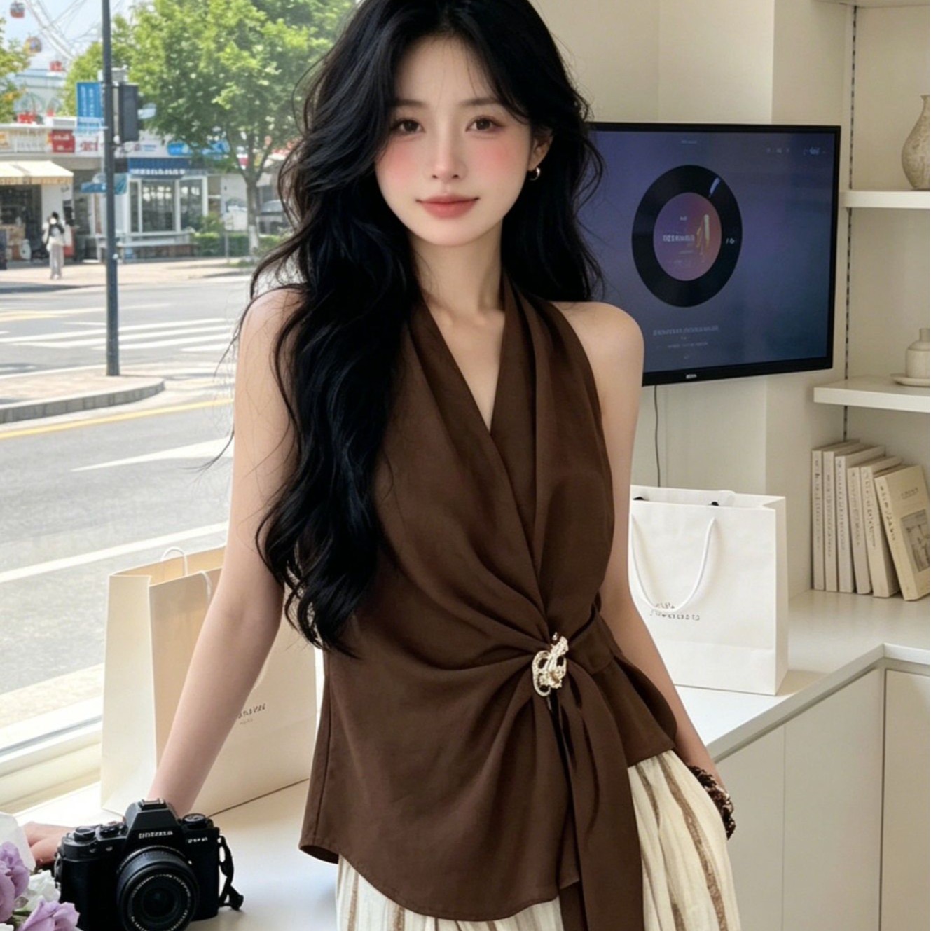 RY7790# 高级感优雅风V领挂脖背心女夏季百搭小众收腰显瘦气质金属扣上...