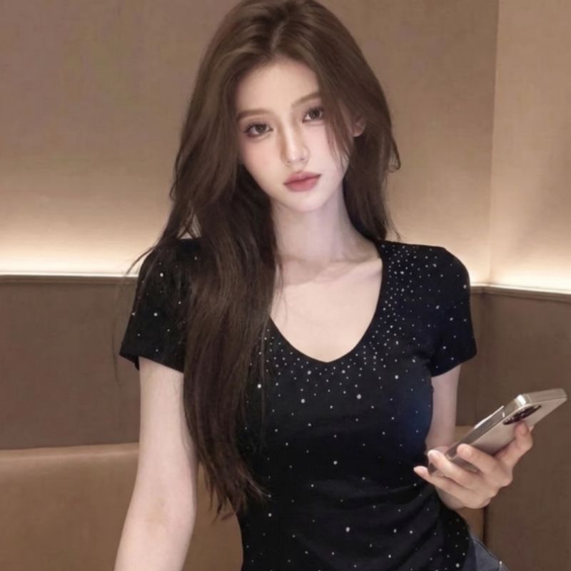 RY7788# 黑色V领烫钻短袖T恤女2026新款夏季大码掐腰修身显瘦独特...