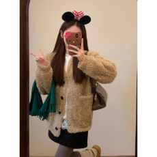 批发可爱风卡其色V领长袖宽松短款仿毛皮草外套 显瘦气质