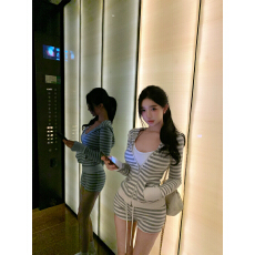 批发辣妹风连帽拉链长袖条纹修身时尚套装 显瘦气质