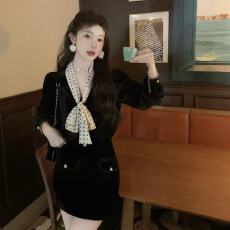 批发法式高级感复古波点<b class='q'>丝绒</b><b class='q'>套装</b>秋冬新款显瘦半身裙两件套
