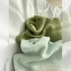 批发绿色软糯<b class='q'>高领</b>打底<b class='q'>毛衣</b>内搭可外穿针织衫女2025冬季新款高级感上衣