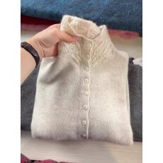 批发米白色半高领长袖<b class='q'>针织</b><b class='q'>开衫</b>女2025冬季新款百搭显瘦纽扣装饰毛衣