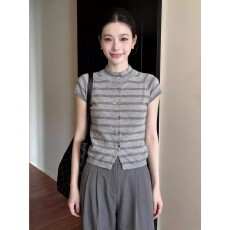 批发<b class='q'>女</b>装2026新款今年流行爆款初夏内搭独特漂亮巨好看的绝美短袖上衣