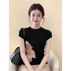 批发韩系手绘<b class='q'>花朵</b>印花黑色正肩短袖T恤女夏季修身独特漂亮巨好看上衣