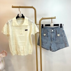 批发2025年早秋新款nn家字母贝壳翻领镂空针织短袖套头宽松百搭女上衣