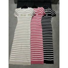 批发25年秋季新款迪家字母白条纹针织短袖圆领套头<b class='q'>连衣裙</b>修身显瘦裙子