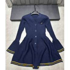 批发韩系甜酷辣妹喇叭袖V领针织<b class='q'>连衣裙</b>女秋季新款性感收腰显瘦短裙子