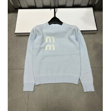 批发高端字母刺绣圆领针织衫长袖减龄白色小个子毛衣女套头秋冬<b class='q'>装</b>