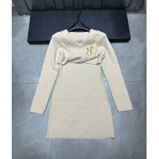 批发2025冬季新款洋气小众设计时尚百搭显瘦 v 领长袖针织毛衣<b class='q'>连衣裙</b>