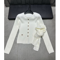 批发小香风围巾毛衣<b class='q'>外套</b>女装秋冬新款洋气小众针织开衫高级感别致<b class='q'>上衣</b>