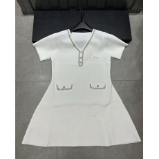 批发胸针 V领<b class='q'>连衣裙</b>女2025年新款针织黑色气质收腰显瘦设计感裙子