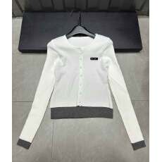 批发时尚圆领简约超好看独特长袖女2025<b class='q'>夏</b>季新款修身显瘦性感上衣