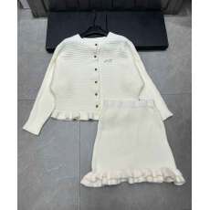 批发冬装穿搭一整套2026巨好看独特漂亮小香风红色系喜庆套装<b class='q'>连衣裙</b>子