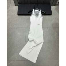 批发香香胸针蕾丝吊带<b class='q'>连衣裙</b>子女秋季2026新款巨好看的掐腰长裙