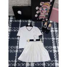 韩系气质减龄白色v领针织短袖上衣百褶裙时尚套装女