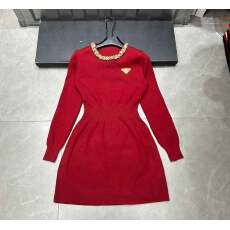 批发新年暗红色小香风特别漂亮掐腰<b class='q'>连衣裙</b>女2026秋冬新款小个子<b class='q'>连衣裙</b>