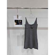 批发V领针织吊带<b class='q'>连衣裙</b>深灰色收腰中长款显瘦裙子2026春季新款