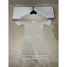 批发2026年春夏新款针织金线<b class='q'>条纹</b>短袖圆领套头连衣裙宽松百搭女长裙