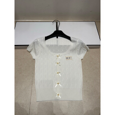 批发2026年夏季新款针织M字母蝴蝶结花朵扣短袖套头修身显瘦百搭女潮