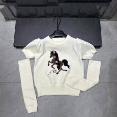 批发2025冬季新款小马提花袖套圆领针织短袖减龄休闲百搭上衣