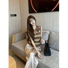批发字母咖色条纹翻领针织背心减龄修身显瘦气质休闲百搭上衣