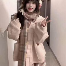批发小个子韩系穿搭一整套春季牛角扣连帽开衫外套格纹半身裙子<b class='q'>两件</b>套