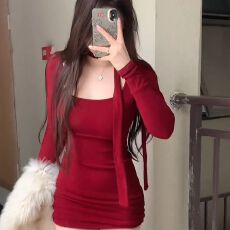 批发甜辣妹红色U领飘带长袖<b class='q'>连衣</b>裙子女春秋冬季褶皱收腰显瘦包臀短裙