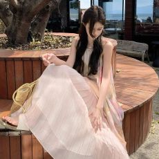 批发多巴胺穿搭夏天2026新款女装长裙扎染印花宽松修身<b class='q'>雪纺</b><b class='q'>吊带</b>连衣裙