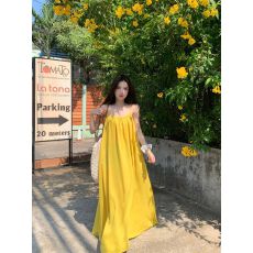 批发海边度假性感露背<b class='q'>吊带</b>连衣裙女夏季新款宽松a字裙温柔黄色<b class='q'>长裙</b>子