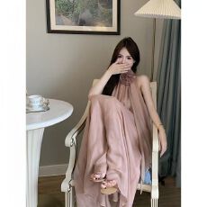 批发设计感宽松花朵挂脖无袖<b class='q'>连衣裙</b>仙女夏季温柔风法式露肩裙子长裙潮