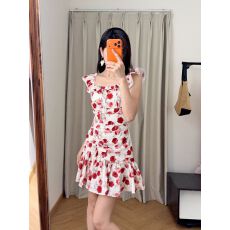 批发2026法式度假风红色小飞袖连衣裙女<b class='q'>夏</b>季小个子收腰显瘦沙滩短裙子