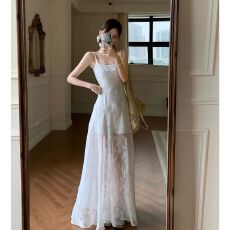 批发法式千金风黄色v领碎花连衣裙子女<b class='q'>夏</b>季气质特别漂亮飘带掐腰短裙