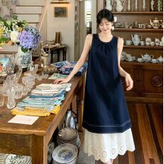批发藏青拼接白色蕾丝<b class='q'>连衣裙</b>女夏宽松显瘦无袖圆领气质中长款裙子