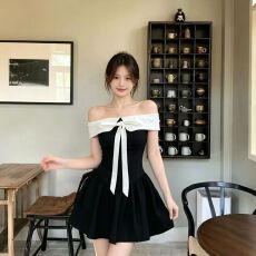 批发夏季新款黑白<b class='q'>连衣裙</b>女收腰显瘦气质名媛风一字肩蝴蝶结短款<b class='q'>蓬蓬裙</b>