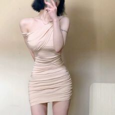 批发<b class='q'>小</b>糊兔纯欲狙击奶油杏色黄皮友好包臀裙斜肩一字肩显瘦褶皱连衣裙