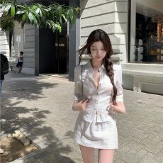 批发2026新款法式气质温柔风设计感小众七分袖收腰衬衫显瘦短裙裤套装
