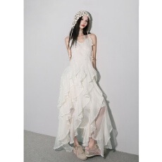 批发超好看白色V领<b class='q'>吊带</b>连衣裙女夏季收腰度假沙滩<b class='q'>雪纺</b>长裙小清新纯色