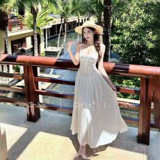 批发法式气质白色碎花吊带<b class='q'>连衣</b>裙子女夏季2026新款海边度假风长<b class='q'>裙套装</b>